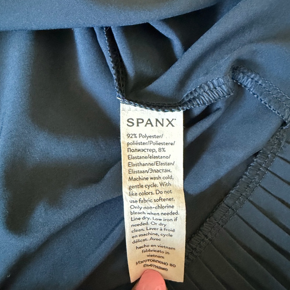 SPANX Yes Pleats Shirt Womens Size S Navy Blue Active Stretch UPF 50 Athleisure - Picture 4 of 5